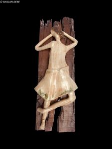 Ceramic (Stoneware) Size: 17x18 inches