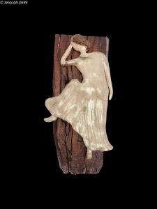 Ceramic ( stoneware) Size: 17x18 inches